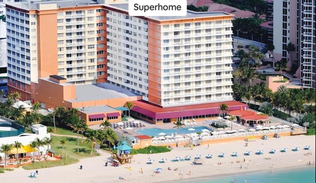 RARE FIND - Perfectly Located Relaxing Beach Front studio at the Marco Polo Resort - Collins Ave - Sunny Isles Beach - near aventura mall and more