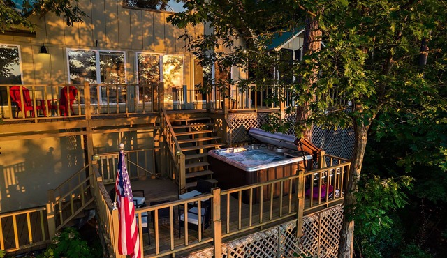 Rare Find! Relaxing Lake house, everything you need!