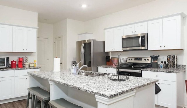 Rare Find Sleeps 13 Family Fun