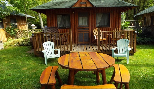 Rare find-Waterfront Lake Leelanau Cabin at Au She Gun with weekend stays!