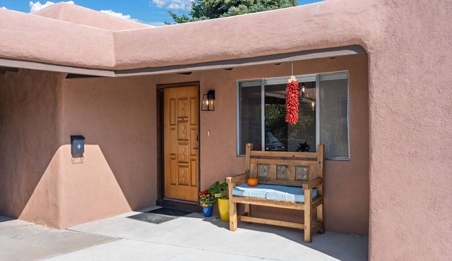 Rare Gem in Santa Fe 2-bedroom, with AC, Wi-Fi