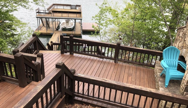 Rare Gem on YEAR ROUND DEEP Water of Lake Blue Ridge!