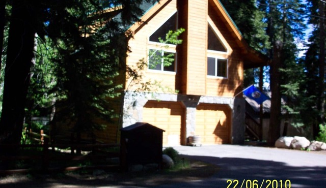 Rare Lakeside Location! Park the car and relax. Minutes to Lake! Sleeps 5