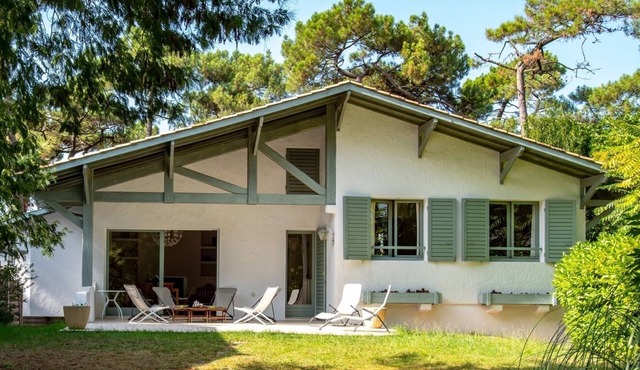 Rare location Pyla-Moulleau, 4 mins walk from the beach, Villa carefully renovated