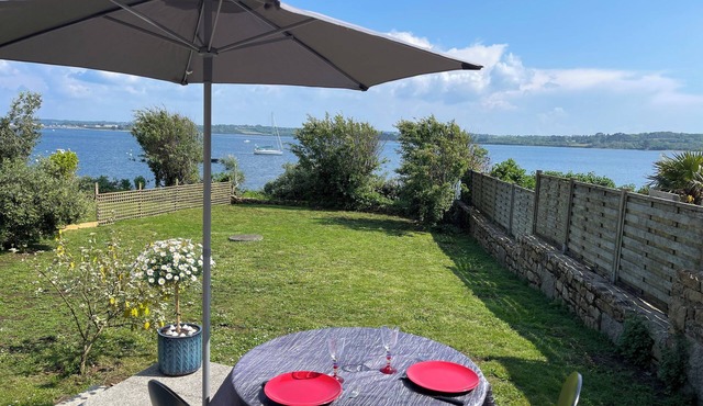 Rare Maison Pieds Dans L'eau, Incroyable vue Mer, Sports Nautiques, Randonnées