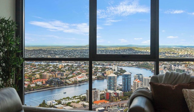 Rare Ocean Views|Huge 4 Bedroom Sub Penthouse