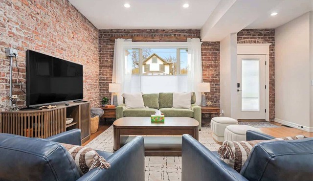 Rare Omaha Brownstone Retreat! 2 Kings and Garage!