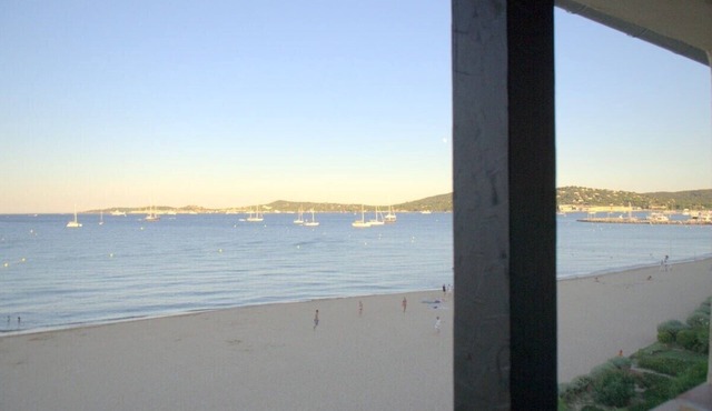 RARE On the beach - Exceptional view PORT GRIMAUD<>Apartment with air conditioning WIFI