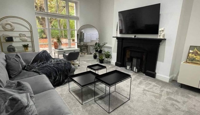 Rare Parking! 1Min to Cafes & Dining & Sefton Park