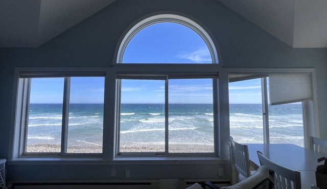 Rare Peak Summer Beachfront | Sleeps 8 | Kayaks, Surfboards, SUPs | Dog Friendly