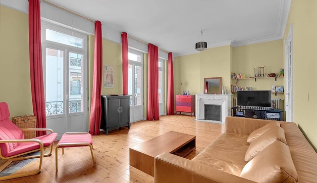 Rare pearl very quiet and bright in Toulouse