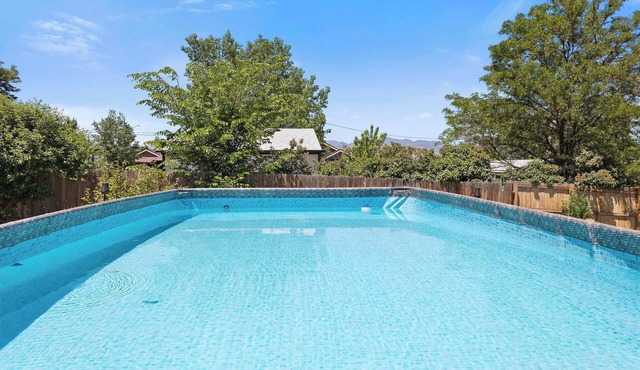 Rare Pool and Hot Tub Home - Family and Pet Friendly!