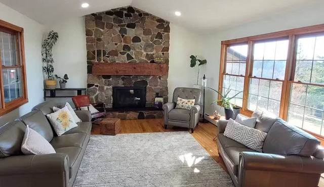 RARE! Pool, hot tub, garden &chickens! 4m to Mayo