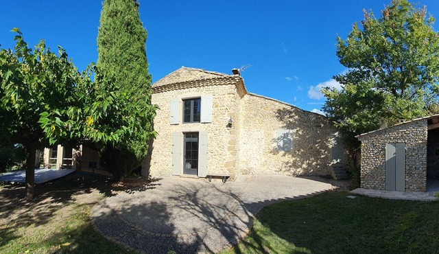 Rare product: Top-of-the-range Provencal farmhouse in the heart of the vineyards