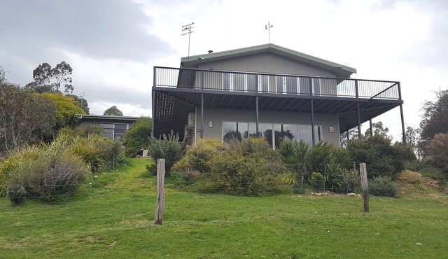 'Rare Retreat', enjoy the stunning views, great hiking, or cycling @Lake Eildon