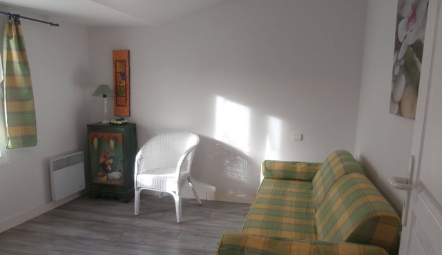 RARE SAINT MARTIN DE RE HOUSE 6 PERS PARKING GARDEN 200M FROM PORT AND SHOPS.