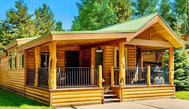 Rare single level 2 bed 2 bath Chalet on Shuttle Route minutes to Breckenridge