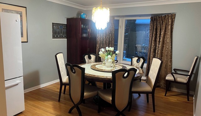 Rare Spacious 4-bedroom Home Prestigious neighborhood near downtown Ottawa