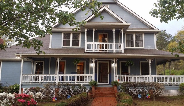 Rare Spacious Victorian Home -5 acres- Quiet, Relaxing Family Getaway