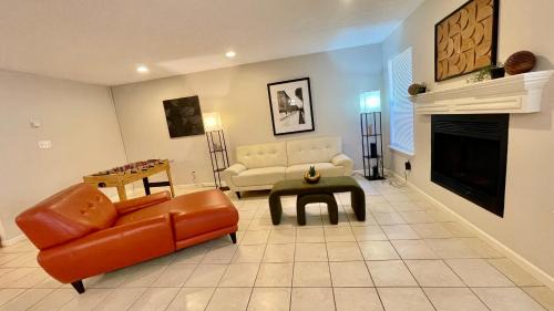 Rare to find 2 bedrooms 1 King bed & 2 Twins beds 2 bathrooms