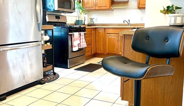 Rare Townhouse 4 minutes to beach in Historic Town
