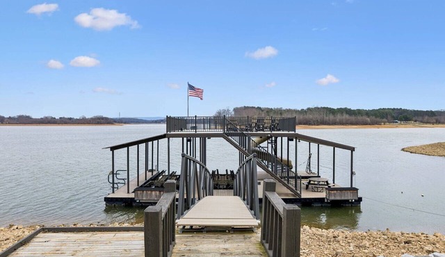 *Rare* Waterfront Flat Lot with Dock, Tunnel Slide, Outdoor Kitchen, Hot Tub