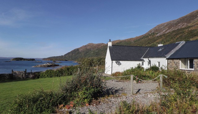 RARSAIDH, pet friendly, character holiday cottage in Arnisdale