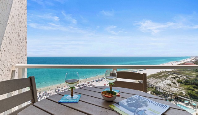 Rate Reduced! Beachfront 1BR w/Gulf Views, GOLF CART! Steps to Beach & Pool.