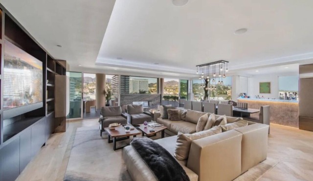 Rate Special-Celebrity Penthouse in Hollywood