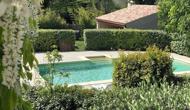 Rated 4-star Meublé Tourisme with garden, swimming pool, view of Mont Ventoux