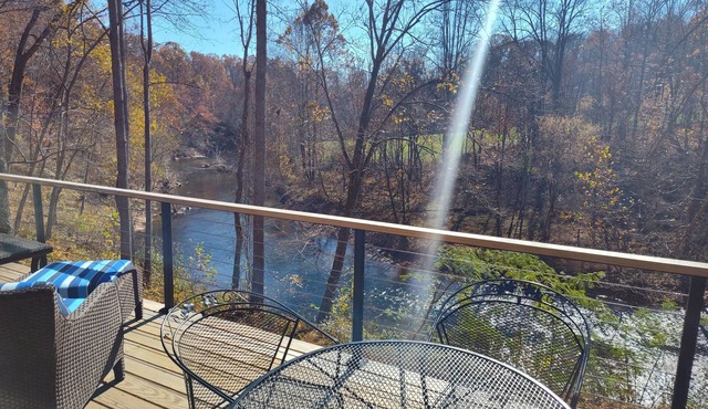 RATED A TOP RIVER CABIN In Virginia. Stunning views! The heart of Nelson County.