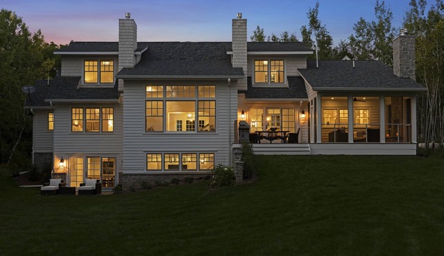RATED ONE OF THE TOP VRBO'S IN MN MONTHLY MAGAZINE! INTERIOR DESIGNER OWNED