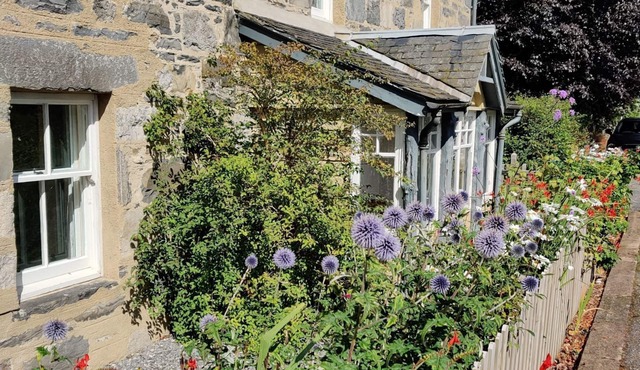 Rathmhor - lovingly restored traditional stone house in Cairngorms National Park