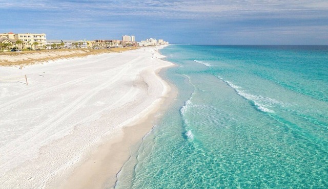 Ratiu Beach House Luxury-3min toPrivateBeach-FreeBikes-Pingpong-Pickleball-Pool