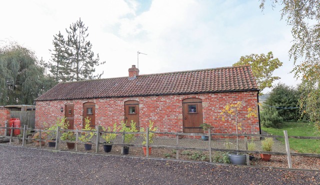 RATTY'S RETREAT, pet friendly, character holiday cottage in Partney