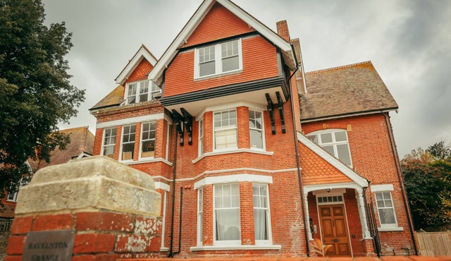 Ravelston Grange - stylish, spacious garden flat