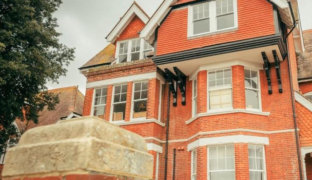 Ravelston Grange - stylish, spacious garden flat