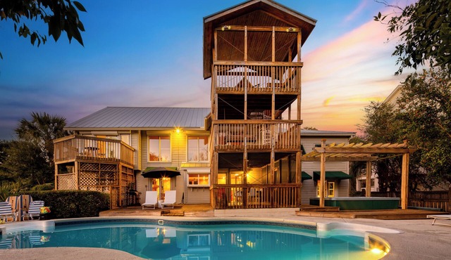 Raven by AvantStay | Entertainers Dream w/Pool, Hot Tub, Game Room! 9 BRs!