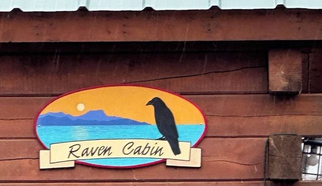 Raven Cabin - Cozy retreat with bay views, a shared hot tub, and fire pit!