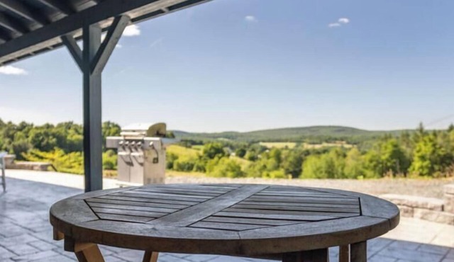 Raven Feather Retreat : Unit 2