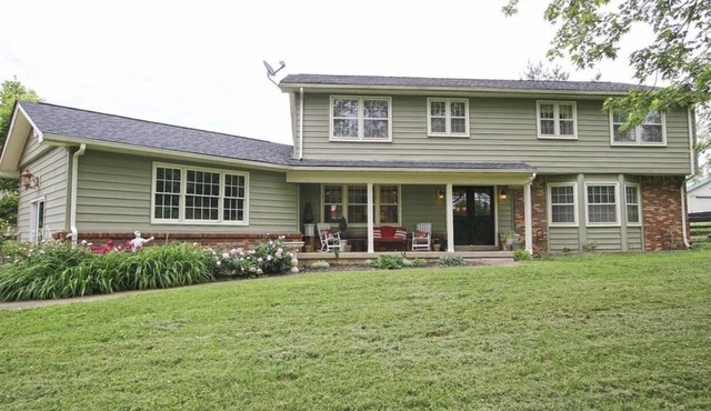 Raven Fox Farm-Country Charm! 5 BR Only 8 miles from Keeneland and BG Airport