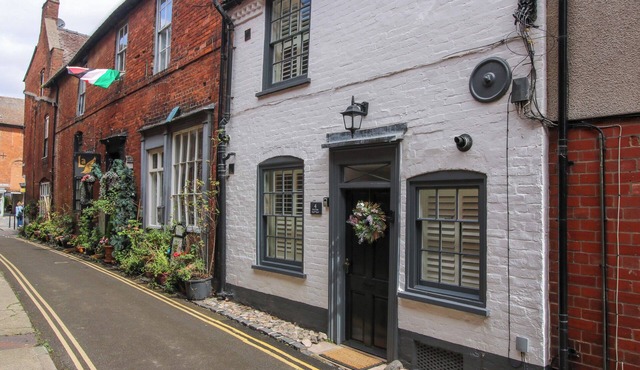 RAVEN LANE RETREAT, family friendly, with a garden in Ludlow