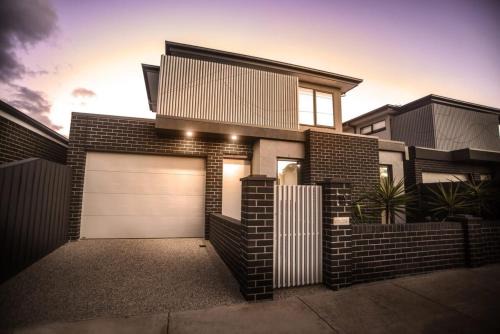 Raven West House I Corporate or Holiday