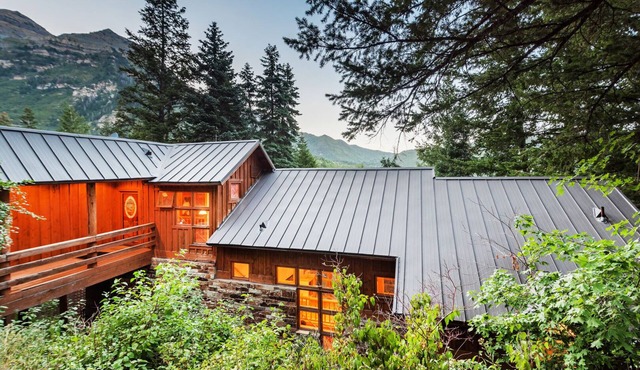 RAVEN WOOD, 400 FT TO SKI RUNS, HOT TUB, SAUNA, PRIVATE