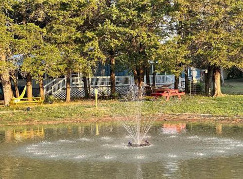 Ravenna Pond Retreat - Peaceful Farmhouse Getaway