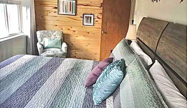 Ravens Blue Skies 5rm Suite on Main, 2 bdrm, kitchen. living rm, & patio dogs ok