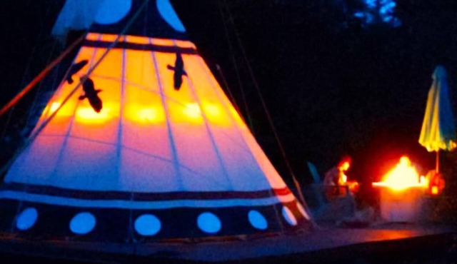 Raven’s Myth - Luxury Glamping 16' Tipi - Restrooms and Showers are only a short walk away.