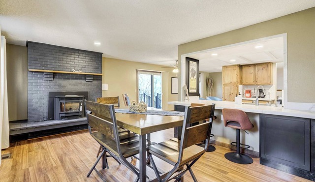 Ravine Abode! Modern Escape w/Hot Tub & Upper Deck