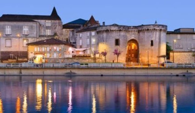 Ravissant Appartement Niché Dans le Parc François 1er