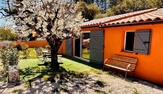 Ravissante Maison Provençale Entre mer et Collines